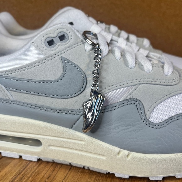 Nike
Air max
‘Pure platinum’/ sail/light/smoke Grey
Brand new - Picture 7 of 10